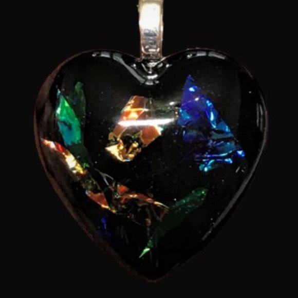 NWOT Resin Heart Pendant,  Heart Necklace, - Picture 2 of 15